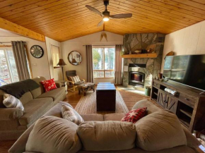 Dawson Loop Inn 3BR Lakefront Chalet Style Cottage